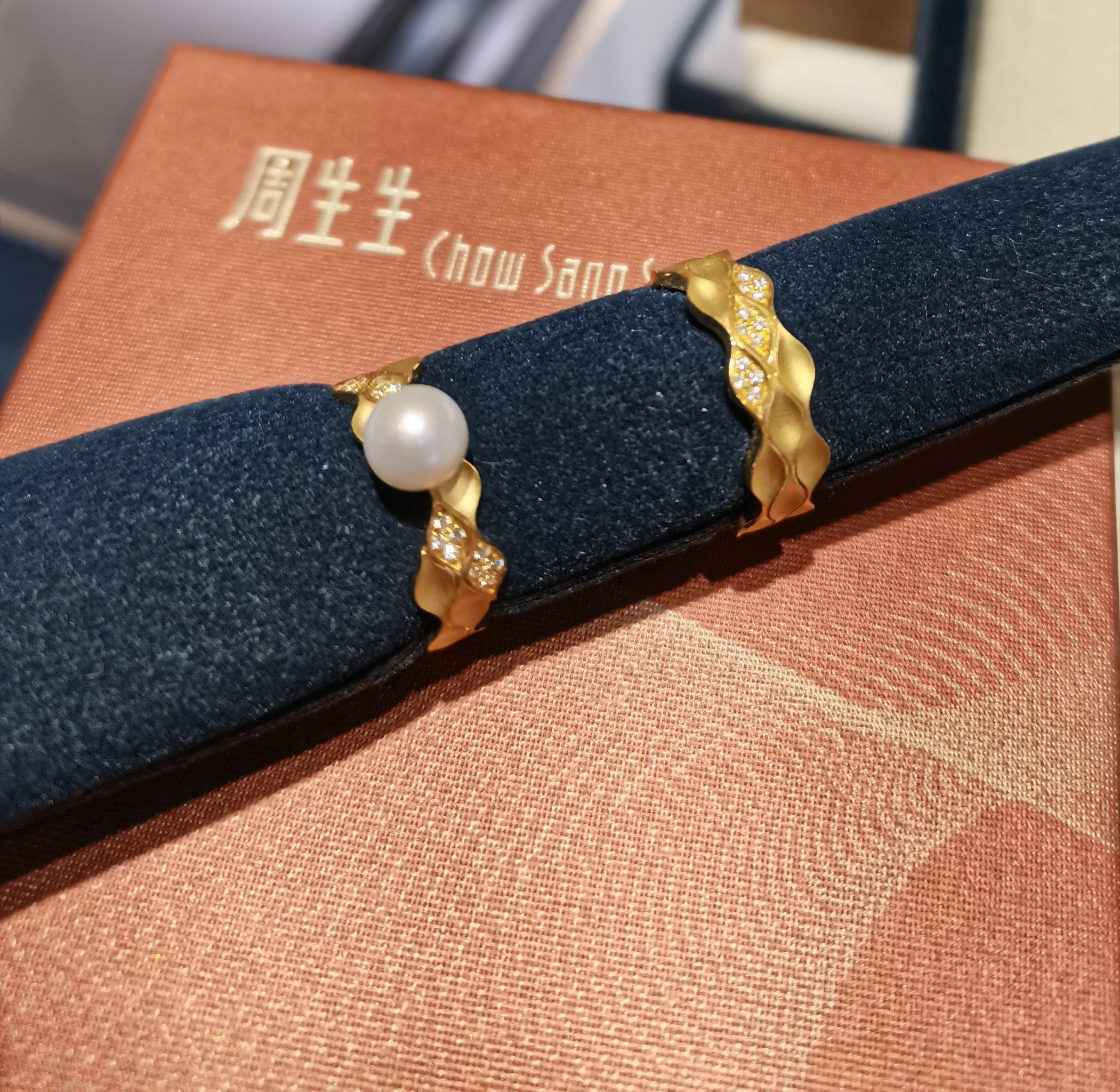 周生生金饰印记识别指南:从钢印看懂真假与价值