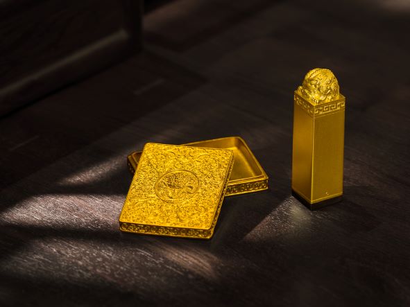 周生生与老铺黄金回收价格差异深度解析