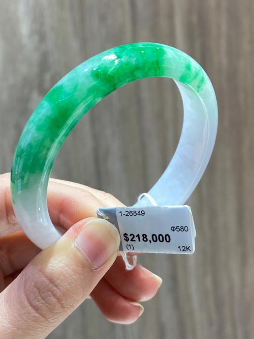周大福翡翠VS通灵翡翠:哪个品牌更值得收藏?