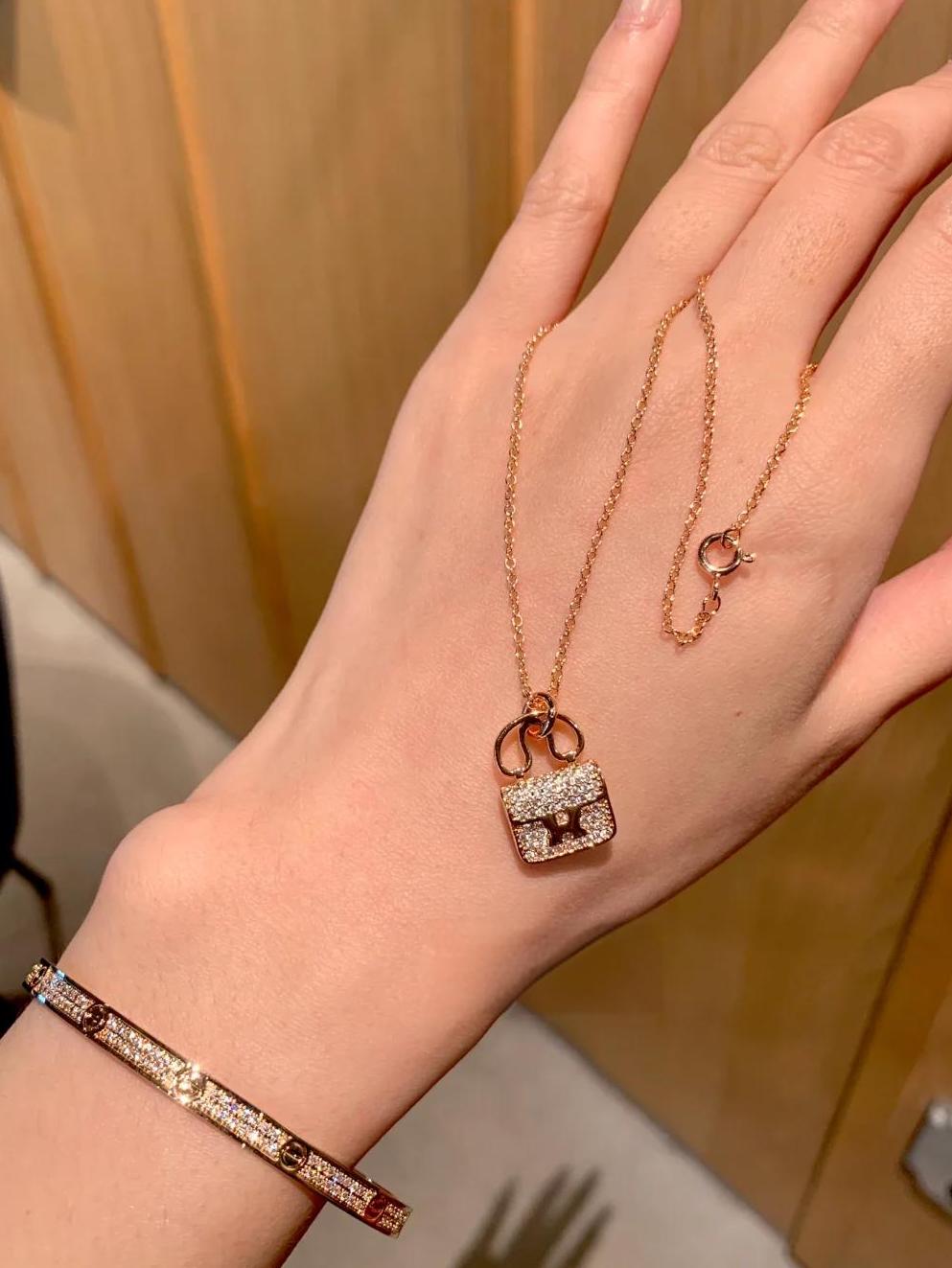 爱马仕 Hermès 的标志与装饰品价值深度解析